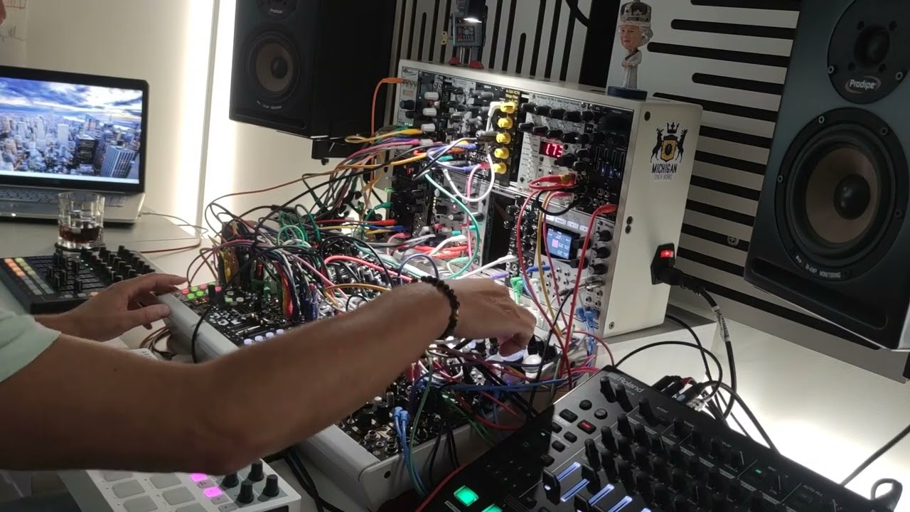 Live modular deep Techno // WMD Arpitecht & Jomox Modbase 09 MKII Test // Eurorack and TR-8S