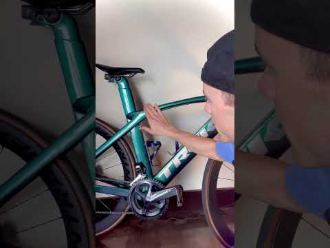 Vídeo: Qual é a distância entre eixos de uma bicicleta e como isso afeta o manuseio?