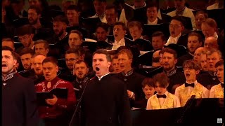 Встанем - сводный хор участников Гала концерта фестиваля мужских хоров. Соло И. Мельников