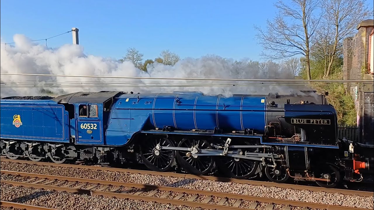 BLUE PETER 60532 + 40013/D213 on the LAKELANDER RAILTOUR at winwick and ...