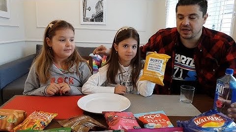 ΔΟΚΙΜΑΣΑΜΕ ΟΛΑ ΤΑ ΣΝΑΚ ΣΤΟ ΛΟΝΔΙΝΟ / greek try british snacks / taste test / #ARTEMISTAR