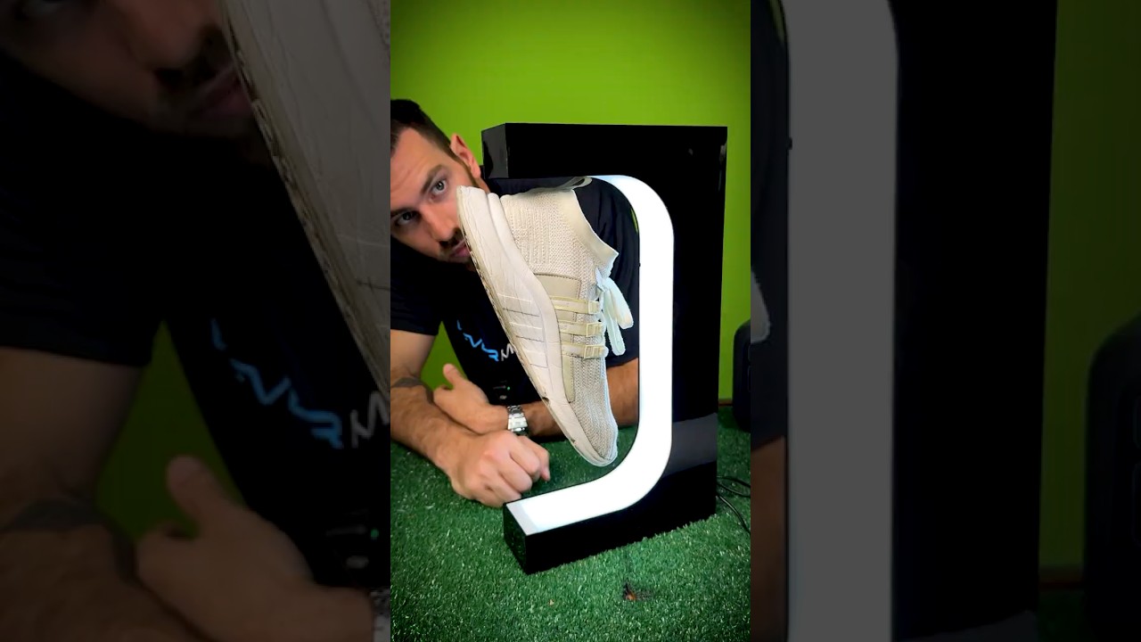 MAGIA!? Esse display de vitrine gringo faz os tênis LEVITAREM! 👟✈️