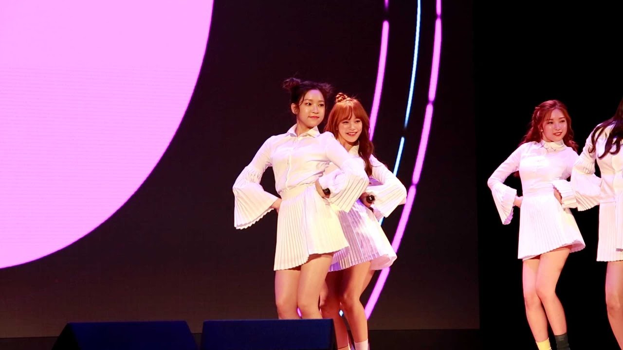 [에이프릴] 롯데월드 Rising Star 'Muah!' 예나 직캠 - YouTube