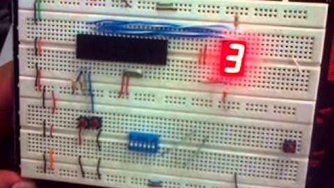 circuitoo pausa en el display 7 seg