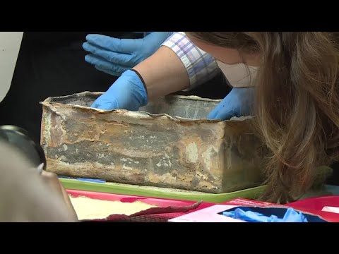 Watch conservationists open Lee statue time capsule: 'Everything is really wet'