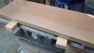 картинка: Лакировка лестницы. Покрытие лаком ступеней. Как правильно лакировать лестницу?