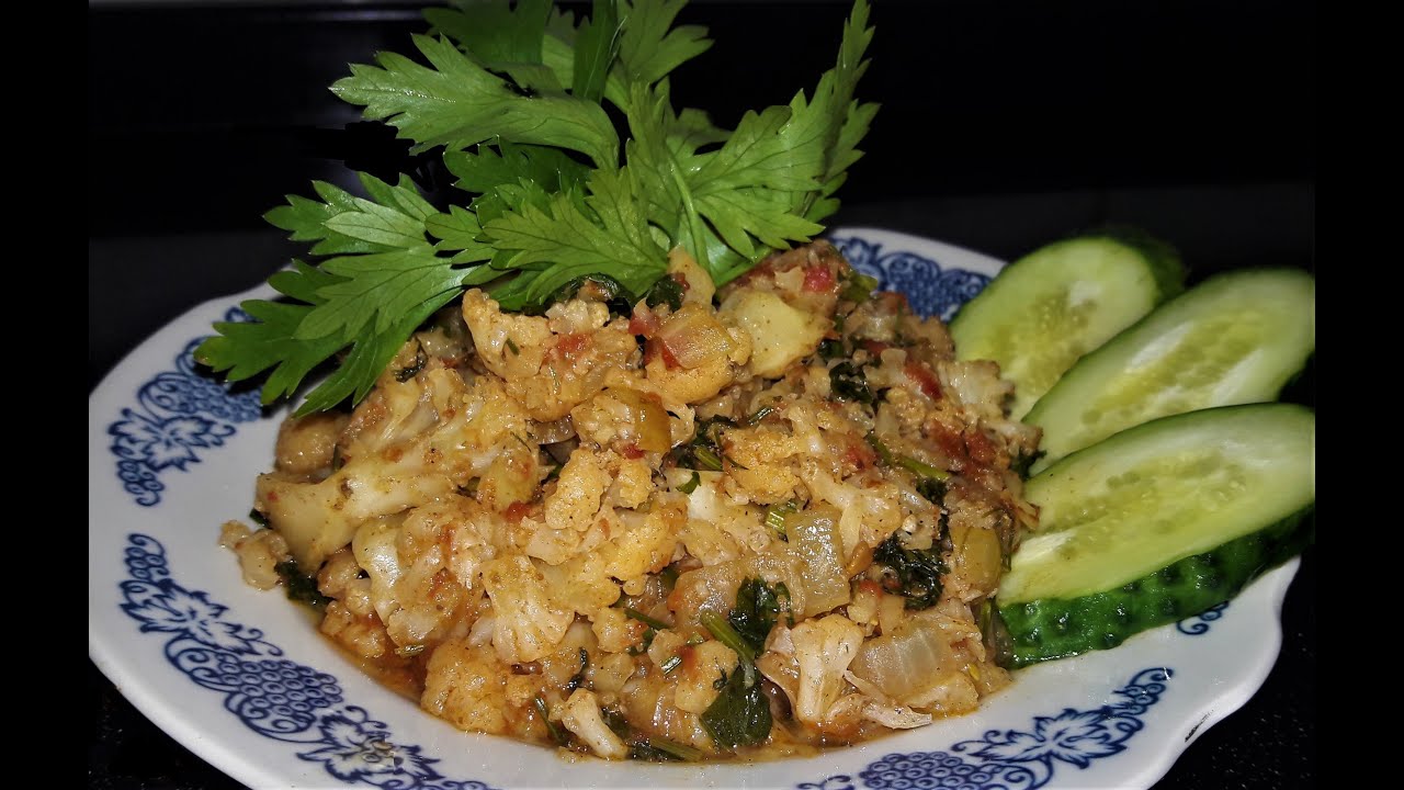 Cauliflower stew with vegetables. Diet dish. Цвітна капуста тушкована з