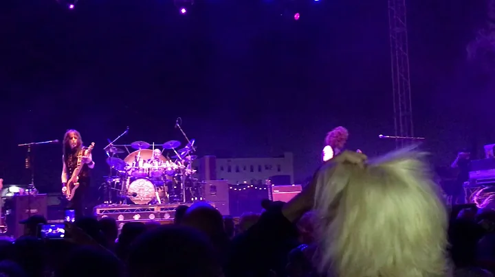 Almost Queen, ( Radio Ga Ga )