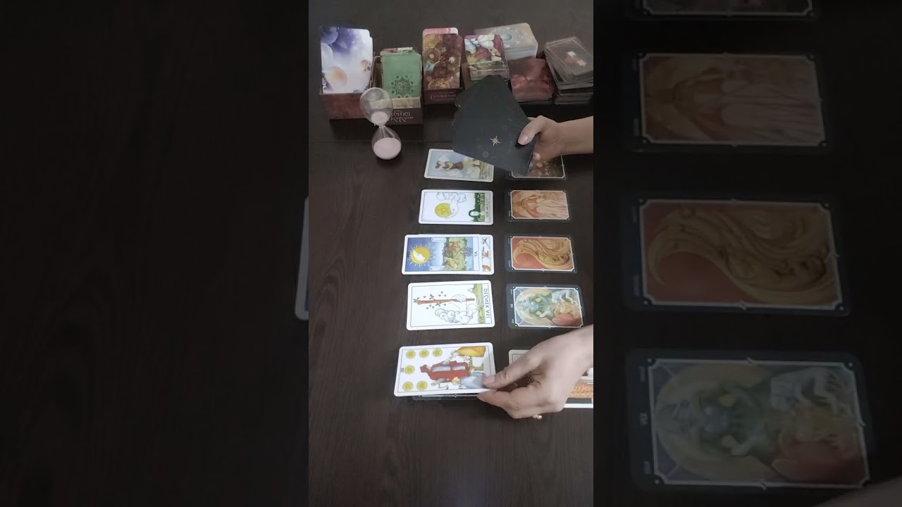 AKLINIZDAKİ KİŞİ SENİ  SEVİYOR MU?#tarot  EN GERÇEK DUYGUSU NE?