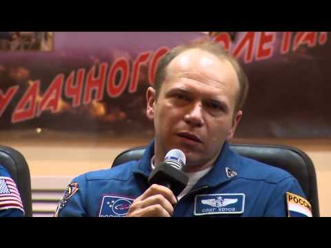 Expedition 37/38 Crew Meets Officials and Reporters as Launch Approaches