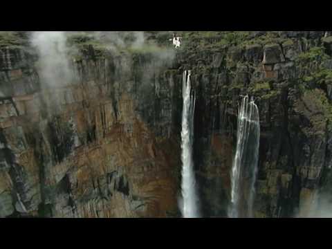 Al Sur de Venezuela existe una regiÃ³n dominada por grandes formaciones rocosas de la Ã©poca precÃ¡mbrica rodeadas de la selva virgen mÃ¡s extensa del planeta. E...