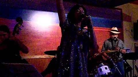 Debbie Bivens Sings 'Fly Me To The Moon'.