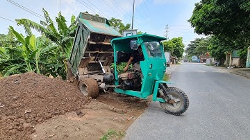 3-wheeled vehicle carrying sand into a narrow alley | Công nông chở cát , máy xúc múc Cát kobelko