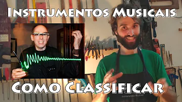 Como os instrumentos musicais são classificados dentro de cada família?