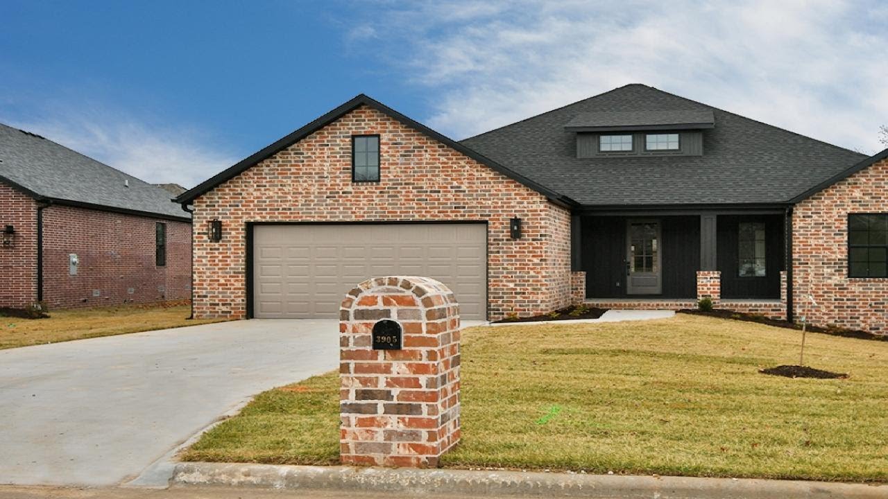 3905 N Sheedy Ave, Springfield, MO Presented by Tony & Larisa Zubku.