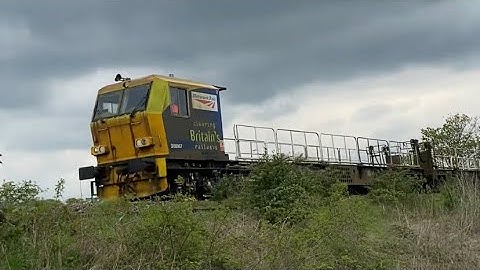*Empty - two tone* Network Rail DR98967 + DR98917 MPV passes Winchester area