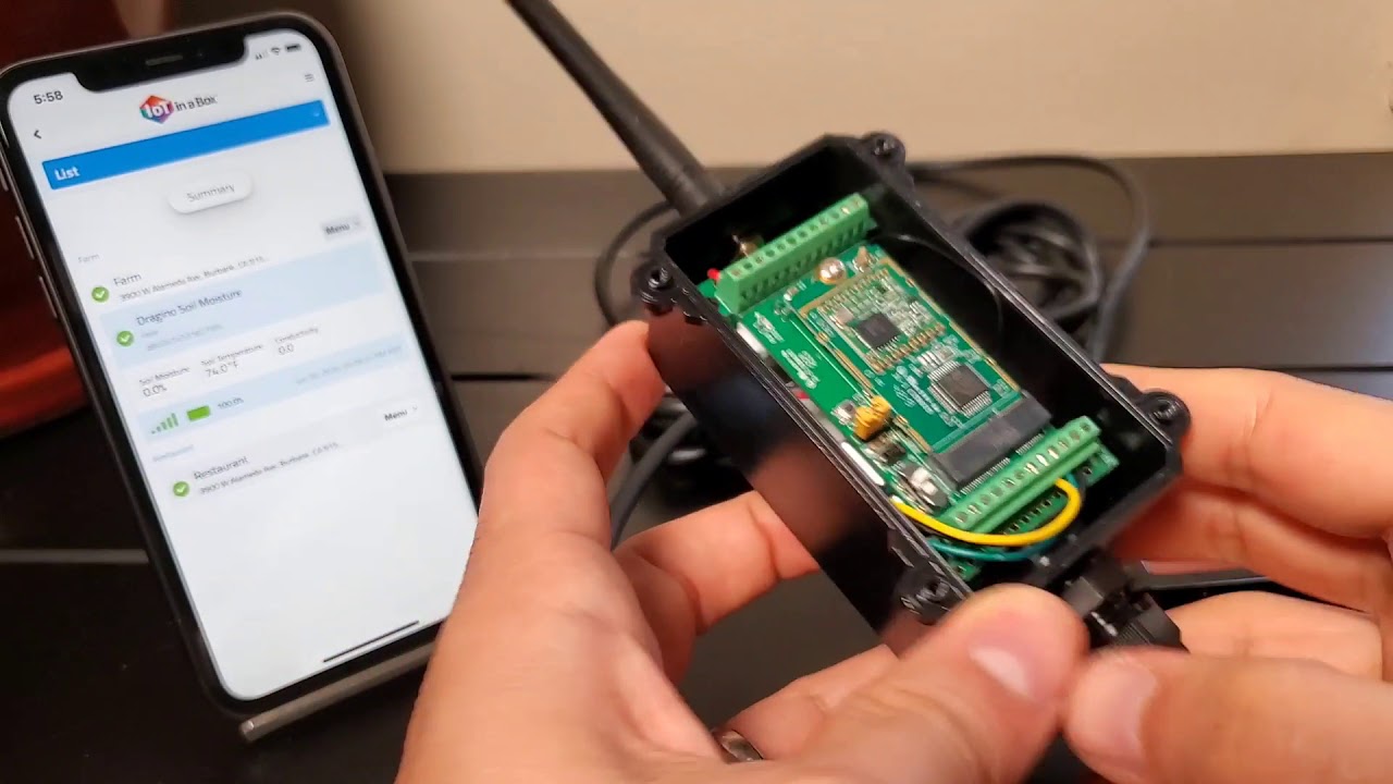 Dragino LSE01 Soil Moisture Sensor - YouTube