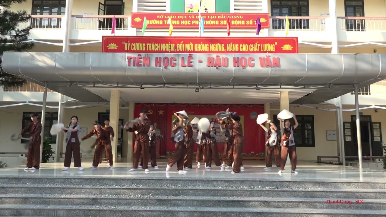 Múa: Mashup Máu đỏ da vàng + Về quê - 11a3