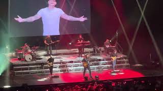 Famous friends Chris young and Kane brown live Mohegan sun live