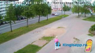 Кто прав? Кто виноват? ВИДЕО момента столкновения машин в Кингисеппе. ДТП у рынка. KINGISEPP.RU(Накануне, 25 мая 2016 года, на перекрестке возле городского рынка произошло дорожно-транспортное происшествие..., 2016-05-26T08:29:49.000Z)