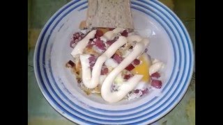 Как пожарить яйца с колбасой. Вкусная яичница за 5 минут! Быстрый завтрак! Как пожарить яйца с колбасой. Вкусная яичница за 5 минут! Быстрый завтрак!