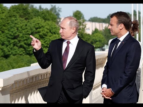 RAW: Putin meets Macron in St. Petersburg