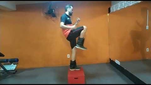 RECUO UNILATERAL NO STEP COM JOELHADA