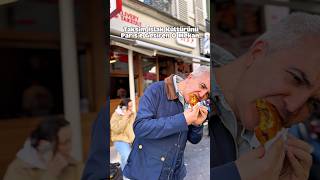 Paris’in kalbinde ıslak burger keyfi #paris #food #parisfood #yemek #streetfood