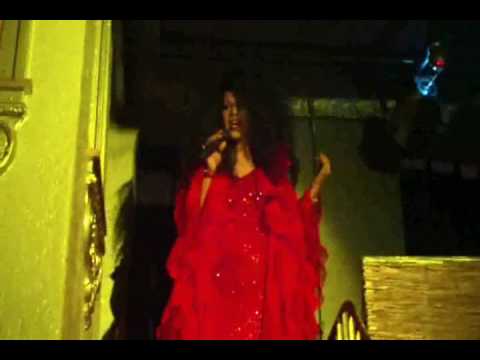 Roxy Wood as Diana Ross "Love Hangover" LIVE