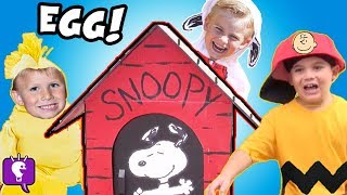 World's Biggest SNOOPY Dog House! The PEANUTS Movie Toys Charlie Brown HobbyKidsTV