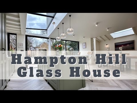 Video: Ekspansiv brug af glas: Sofistikeret hus på bakken