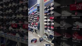 Reebok showroom 👟 CP Delhi #cannoughtplace #reebok #reebokshoes #delhi screenshot 1