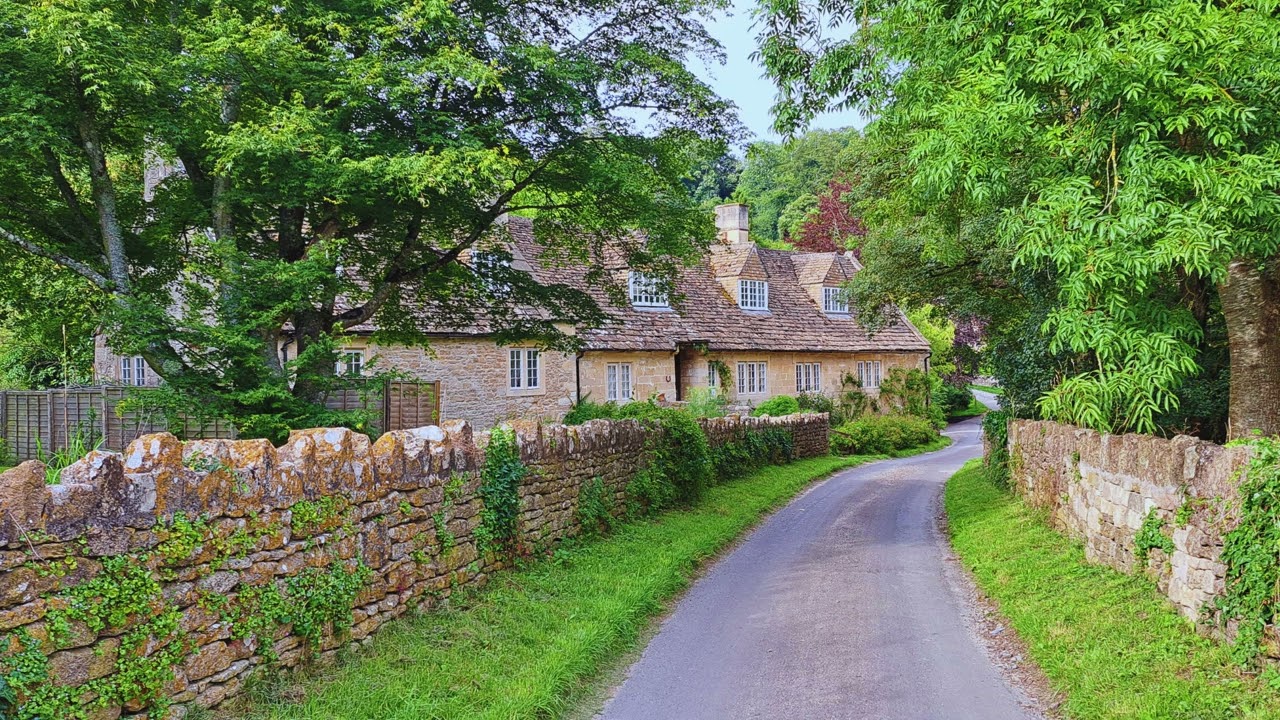 2 Hours of English Countryside Calm, Ambient Birdsong & Peaceful Village Lane | Relaxing Screensaver