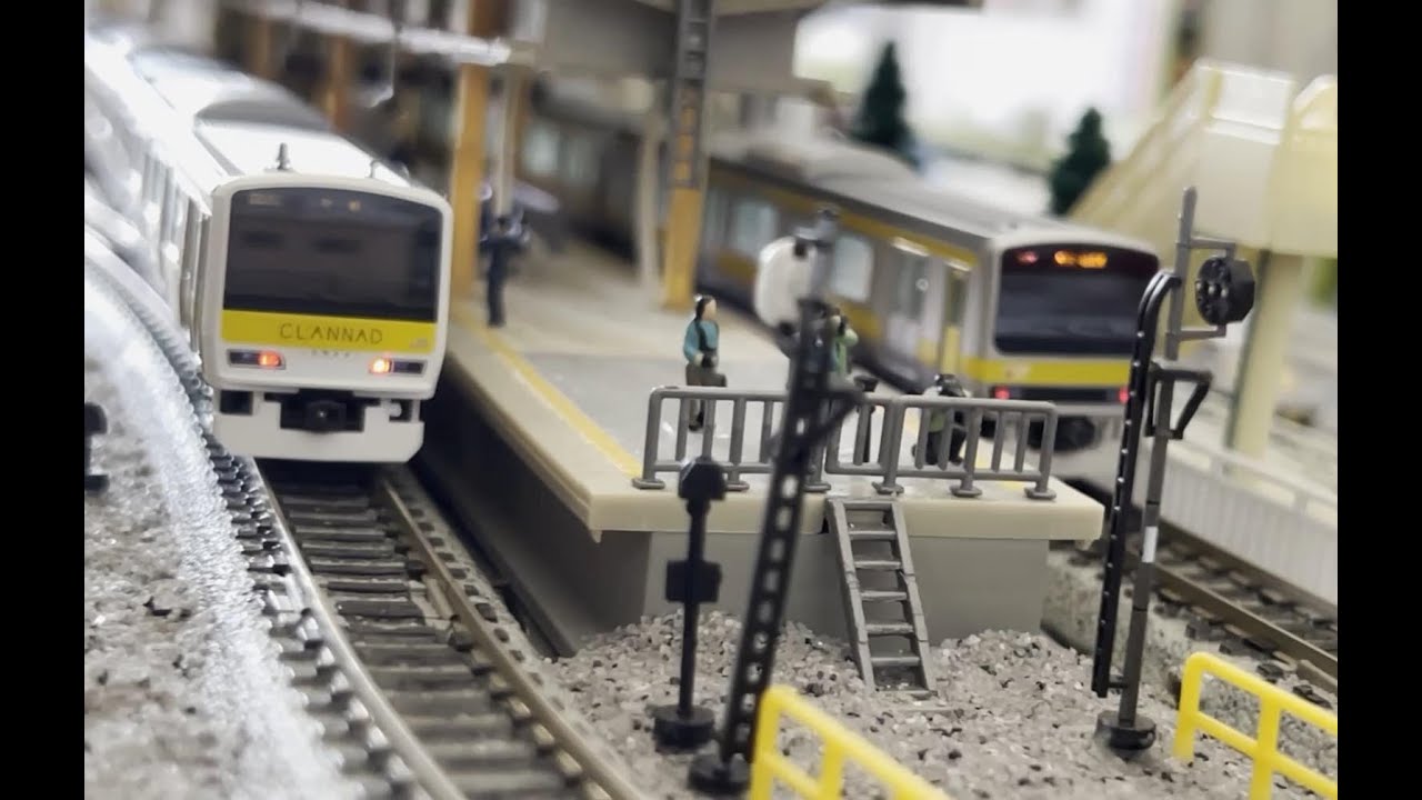 にこ Running Tomix 92889 and 92246 E231-500 and E231-0 Sobu lines in