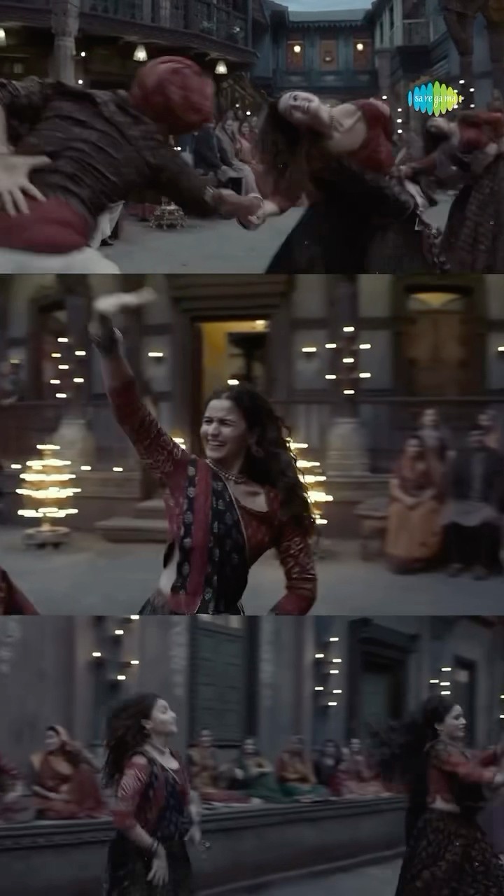 Send this to your gang \u0026 ask them them, hum wapas aise garba kab khelenge??#jhumeregori #aliabhatt