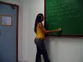 Gisele dando aula de espanhol