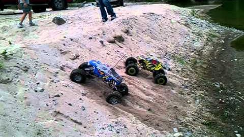 Maxstone 8 vs RedCat Super Crawler on river sand