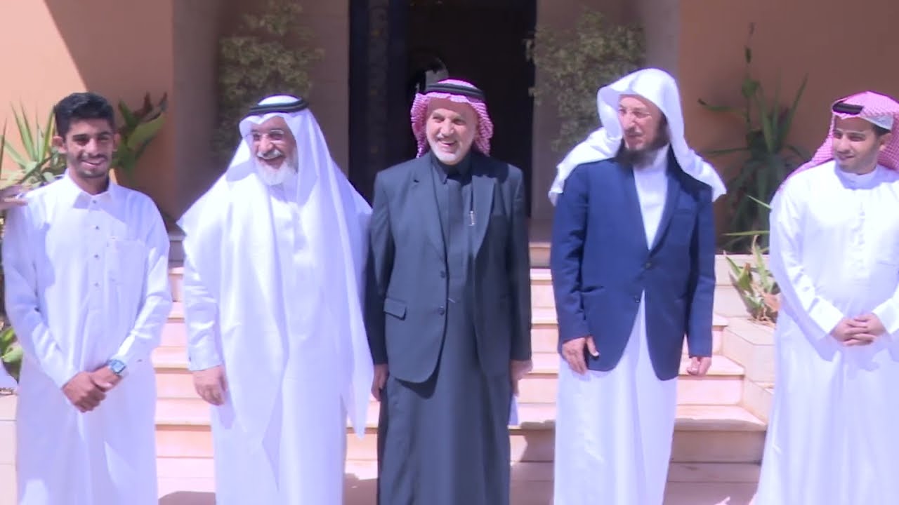 تكريم د  غيثان بن جريس بعض الطلاب الدوليين بجامعة الملك خالد في منزله بأبها بتاريخ (١٧ / ٥ / ١٤٤٧هـ)