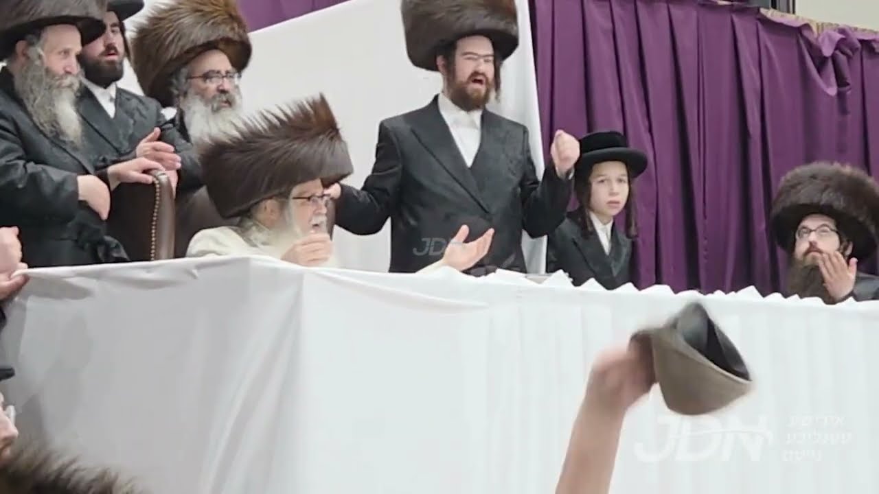 פורים אין חצר הקודש סאטמאר
