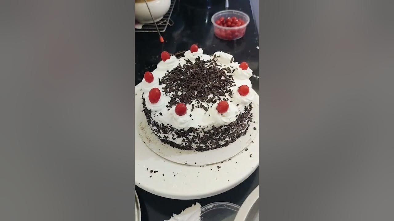 Black forest cake decoration 🤤 #song #cake #shorts #blackforest
