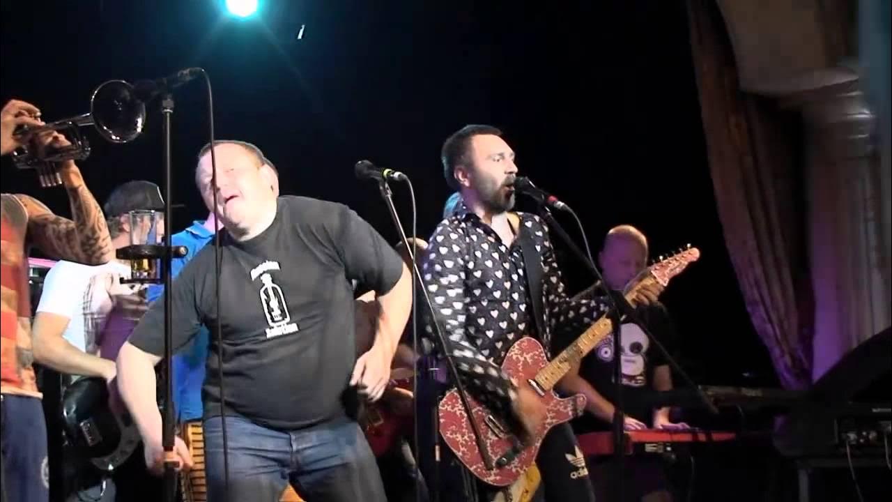 Rock i am rock. Барабанщик металлики ларс ульрих в молодости. Camera silence группа. Едет выступать. Макаревич.