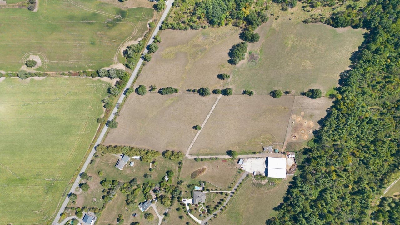 1945 Abingdon Rd, Caistor Centre, ON