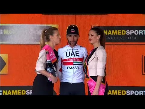 Video: Giro d'Italia 2019: Fernando Gaviria premiato Stage 3 dopo la retrocessione di Elia Viviani