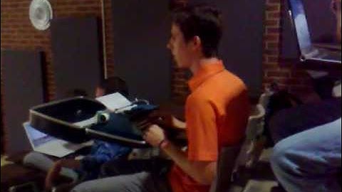 student brings typewriter to class  (CS 1301 @ GT) prank