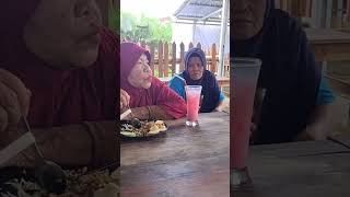 lunch bareng eyang buyut, eyang riau dan eyang sangrahan