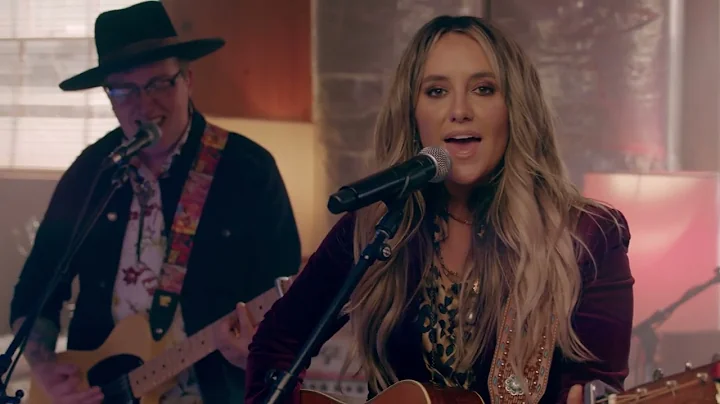 Lainey Wilson - Dirty Looks (Live Full Band Perfor...