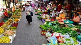 Massive supplies of street food, street food, market food and people activities