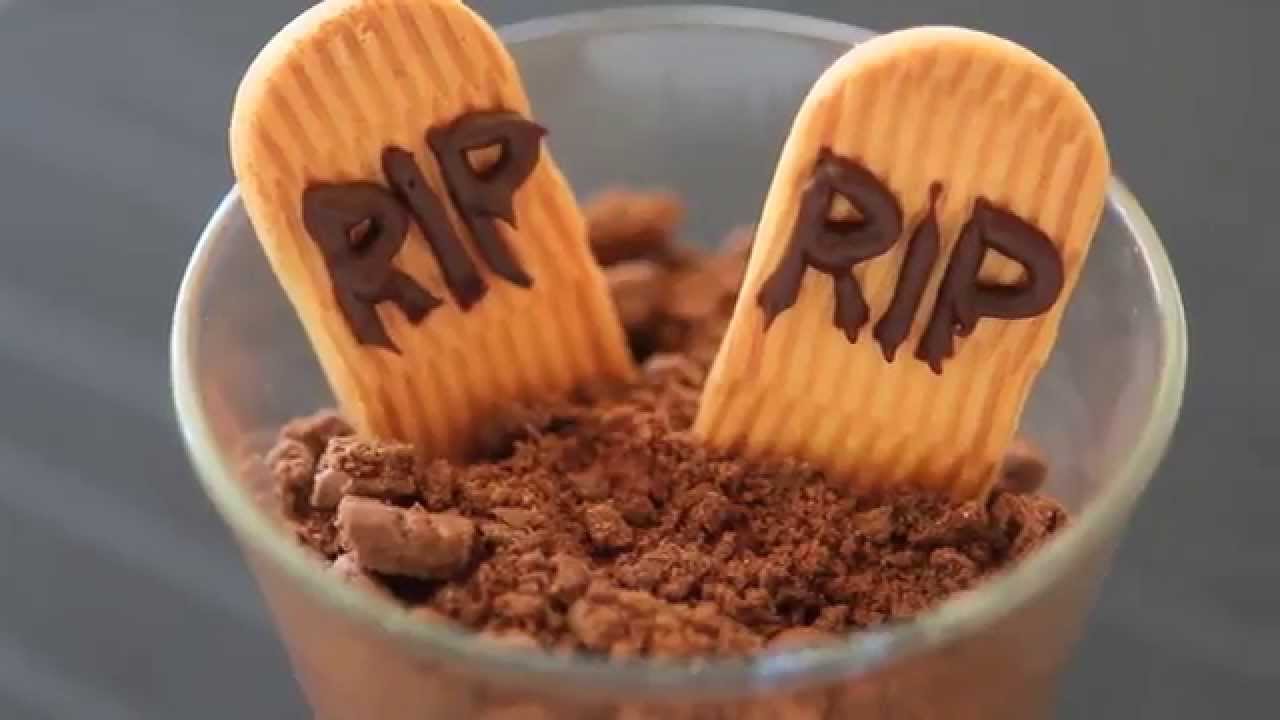 Vegan chocolate mousse & cookies dessert - Halloween | BuonaPappa