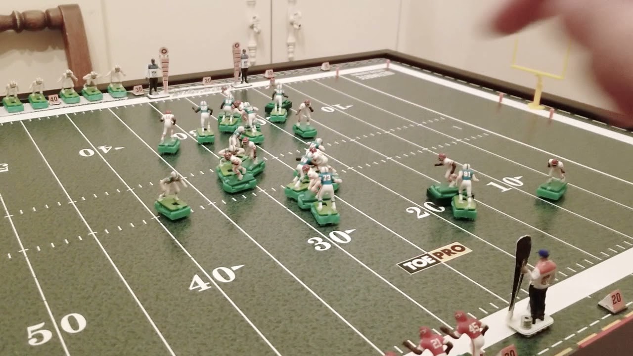 Howard Twilley makes a 20 yard diving "base width" catch on 1st down!