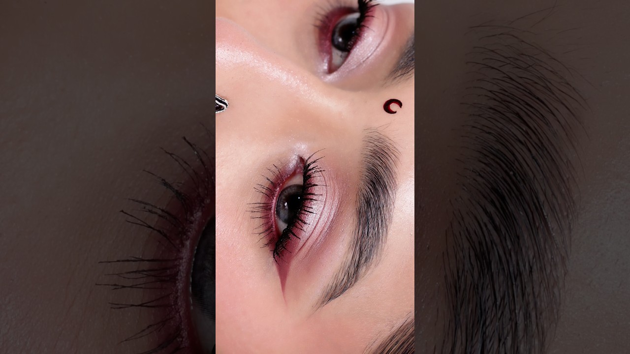 Burgundy winged eyes✨ #wingedeyeliner #eyemakeup #beauty #kajal #youtubeshorts #viralshorts #shorts